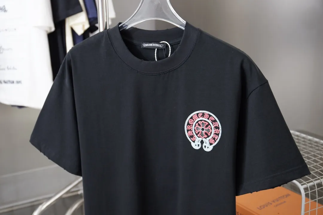 🅿️200 Ch*ome Hearte 25SS Early Spring New Style Embroidered Crow Heart Short Sleeves Light Luxury Essential Item for Daily Commuting for Men and Women Correct Version Welcome to Compare Detailed Features · 320g 100% pure cotton double yarn jersey fabric · Custom dyed in the same vat, special thickened 32 pieces double-strand 1X1 thread · Imported Tajima machine hollow embroidery ➕ tatami embroidered Crow Heart letters · Garment washing➕Tear on collar, cuffs, hem · Double-needle stitching across seams · Original main mark, washed tag, branded moisture-proof paper packaging Color: Black/White Size: S/M/L/XL